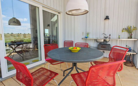 Skoge - 500M from the Sea: Gras, Struik, Huis, Tuin, Huis, Verblijf, Land Lot, Gazon, Groundcover