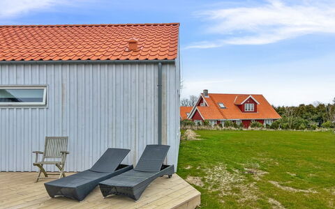 Skoge - 500M from the Sea: Gras, Struik, Huis, Tuin, Huis, Verblijf, Land Lot, Gazon, Groundcover