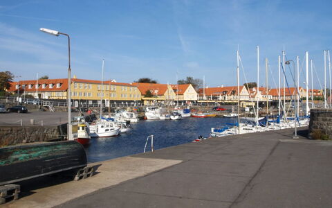 Skoge - 500M from the Sea: Gras, Struik, Huis, Tuin, Huis, Verblijf, Land Lot, Gazon, Groundcover