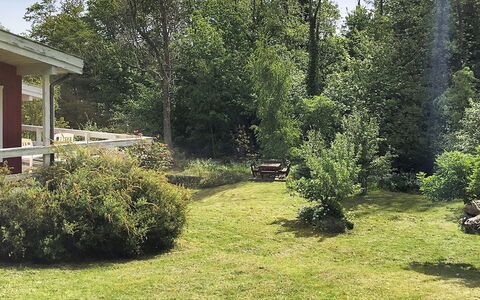 Hannele - 200M from the Sea: Dak, Huis, Land Lot, Huis, Verblijf, Landgoed, Garden Gebouwen, Schaduw, Blokhut, Landscaping