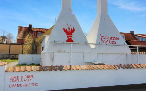 Hannele - 200M from the Sea: Dak, Huis, Land Lot, Huis, Verblijf, Landgoed, Garden Gebouwen, Schaduw, Blokhut, Landscaping
