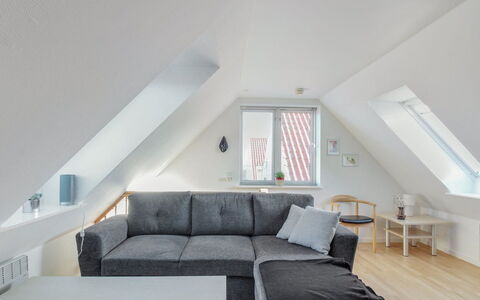 Sylviane - 500M from the Sea: Struik, Stedelijk Ontwerp, Groundcover, Steen, Appartement, Landgoed, Metselwerk, Balkon, Landscaping