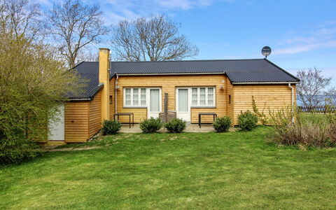 Alfred - 25M from the Sea: Huis, Verblijf, Veranda, Siding, Boerderij, Outdoor Structuur