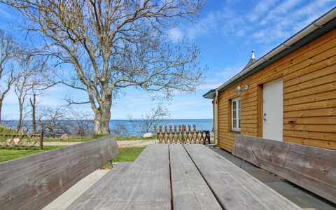 Alfred - 25M from the Sea: Huis, Verblijf, Veranda, Siding, Boerderij, Outdoor Structuur