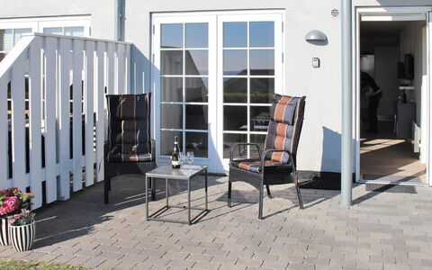 Frederique - 400M from the Sea: Hout, Huis, Verblijf, Huis, Dak, Landelijk Gebied, Siding, Blokhut, Garden Gebouwen, Hardwood