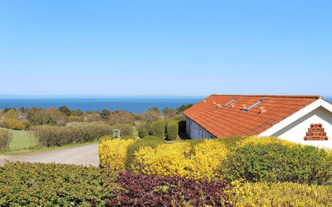 Frederique - 400M from the Sea: Hout, Huis, Verblijf, Huis, Dak, Landelijk Gebied, Siding, Blokhut, Garden Gebouwen, Hardwood