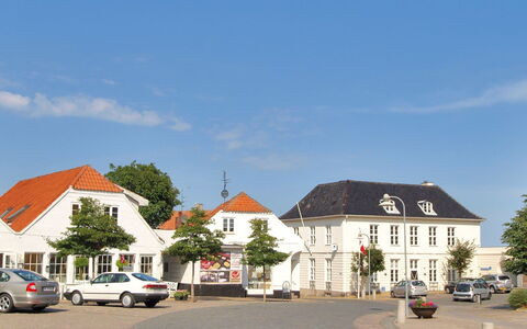 Frederique - 400M from the Sea: Hout, Huis, Verblijf, Huis, Dak, Landelijk Gebied, Siding, Blokhut, Garden Gebouwen, Hardwood