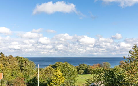 Tjelle - 300M from the Sea: Dak, Huis, Deur, Verblijf, Schaduw, Siding, Werf, Landgoed, Backyard