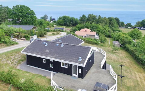Tjelle - 300M from the Sea: Dak, Huis, Deur, Verblijf, Schaduw, Siding, Werf, Landgoed, Backyard