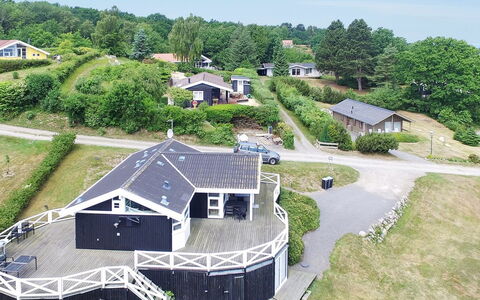 Tjelle - 300M from the Sea: Dak, Huis, Deur, Verblijf, Schaduw, Siding, Werf, Landgoed, Backyard