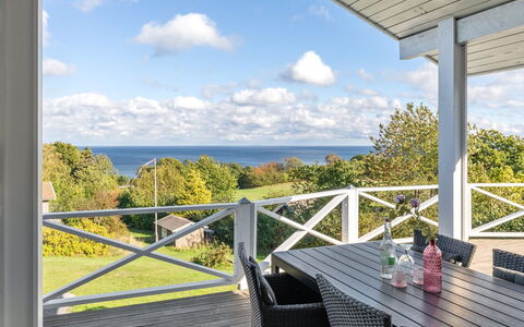 Tjelle - 300M from the Sea: Dak, Huis, Deur, Verblijf, Schaduw, Siding, Werf, Landgoed, Backyard