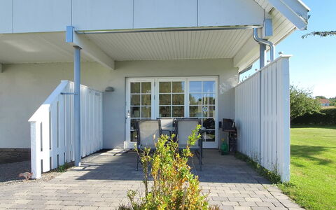 Hunter - 400M from the Sea: Hout, Huis, Verblijf, Huis, Dak, Landelijk Gebied, Siding, Blokhut, Garden Gebouwen, Hardwood