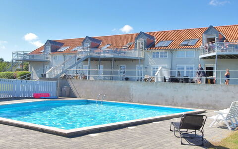 Hunter - 400M from the Sea: Hout, Huis, Verblijf, Huis, Dak, Landelijk Gebied, Siding, Blokhut, Garden Gebouwen, Hardwood
