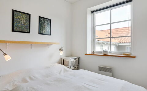 Hunter - 400M from the Sea: Hout, Huis, Verblijf, Huis, Dak, Landelijk Gebied, Siding, Blokhut, Garden Gebouwen, Hardwood