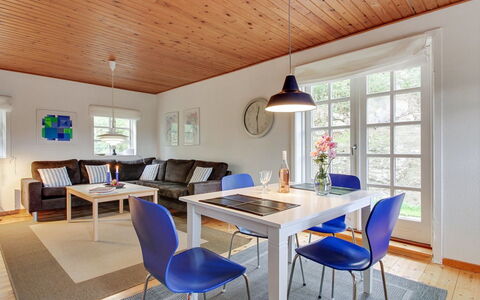 Kristine - 4Km from the Sea: Hout, Huis, Verblijf, Huis, Dak, Landelijk Gebied, Siding, Blokhut, Garden Gebouwen, Hardwood