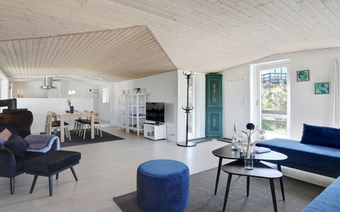 Cristiana - 950M from the Sea: Hout, Huis, Verblijf, Huis, Dak, Landelijk Gebied, Siding, Blokhut, Garden Gebouwen, Hardwood