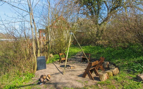 Anina - 400M from the Sea: Hout, Huis, Verblijf, Huis, Dak, Landelijk Gebied, Siding, Blokhut, Garden Gebouwen, Hardwood