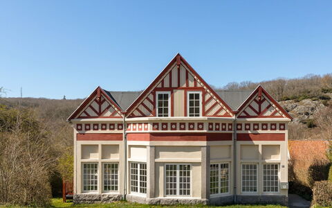Anina - 400M from the Sea: Hout, Huis, Verblijf, Huis, Dak, Landelijk Gebied, Siding, Blokhut, Garden Gebouwen, Hardwood