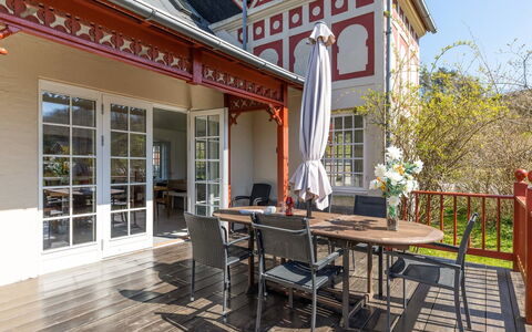 Anina - 400M from the Sea: Hout, Huis, Verblijf, Huis, Dak, Landelijk Gebied, Siding, Blokhut, Garden Gebouwen, Hardwood