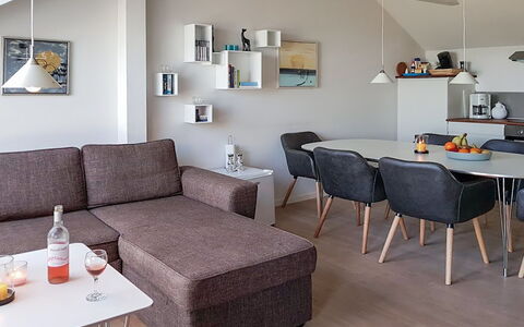 Thorsten - 500M from the Sea: Hout, Huis, Verblijf, Huis, Dak, Landelijk Gebied, Siding, Blokhut, Garden Gebouwen, Hardwood