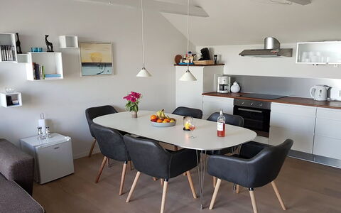 Thorsten - 500M from the Sea: Hout, Huis, Verblijf, Huis, Dak, Landelijk Gebied, Siding, Blokhut, Garden Gebouwen, Hardwood