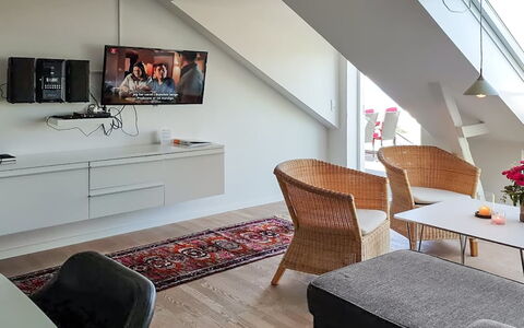 Thorsten - 500M from the Sea: Hout, Huis, Verblijf, Huis, Dak, Landelijk Gebied, Siding, Blokhut, Garden Gebouwen, Hardwood