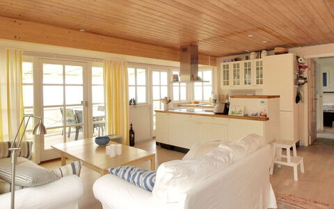 Iikka - 300M from the Sea: Hout, Huis, Verblijf, Huis, Dak, Landelijk Gebied, Siding, Blokhut, Garden Gebouwen, Hardwood