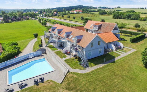 Hertha - 500M from the Sea: Hout, Huis, Verblijf, Huis, Dak, Landelijk Gebied, Siding, Blokhut, Garden Gebouwen, Hardwood