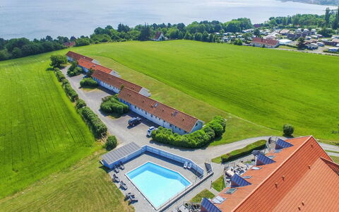 Hertha - 500M from the Sea: Hout, Huis, Verblijf, Huis, Dak, Landelijk Gebied, Siding, Blokhut, Garden Gebouwen, Hardwood