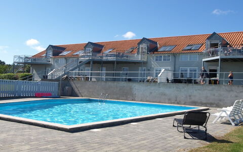 Tinne - 400M from the Sea: Zwembad, Toevlucht