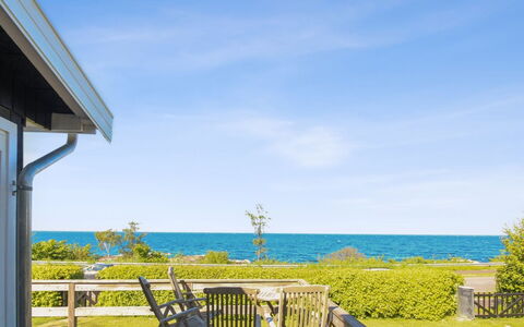 Fabine - 50M from the Sea: Dak, Huis, Huis, Verblijf, Siding, Landgoed, Oprit, Garden Gebouwen, Werf, Schuur