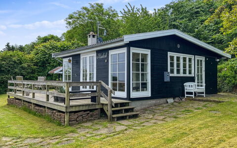 Fabine - 50M from the Sea: Dak, Huis, Huis, Verblijf, Siding, Landgoed, Oprit, Garden Gebouwen, Werf, Schuur