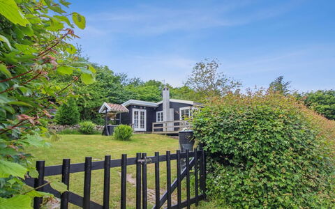Fabine - 50M from the Sea: Dak, Huis, Huis, Verblijf, Siding, Landgoed, Oprit, Garden Gebouwen, Werf, Schuur