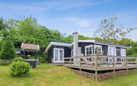 Fabine - 50M from the Sea: Dak, Huis, Huis, Verblijf, Siding, Landgoed, Oprit, Garden Gebouwen, Werf, Schuur