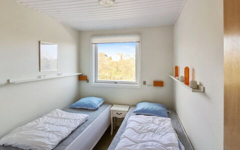 Ebertina - 500M from the Sea: Muur, Slaapkamer, Verdieping, Bed, Bed Frame, Plafond, Bedding, Laken, Slaapzaal, Matras