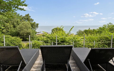 Ensio - 150M from the Sea: Wolk, Buitenmeubels, Stoel, Hek, Schaduw, Hardwood, Dek, Balkon, Leuning, Cumulus
