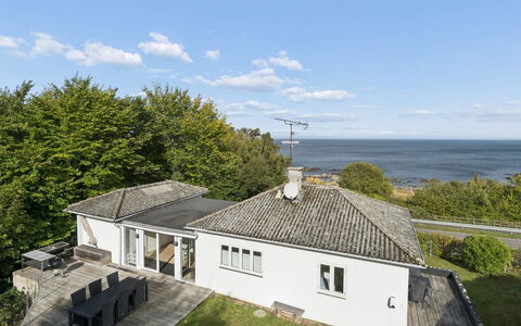 Ensio - 150M from the Sea: Lucht, Dak, Huis, Huis, Verblijf, Landgoed, Siding, Boerderij, Villa, Veranda