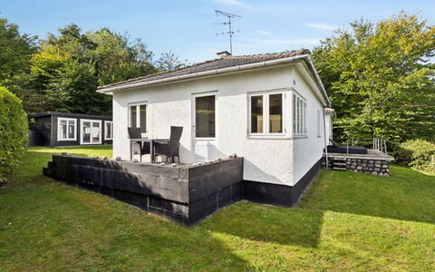 Ensio - 150M from the Sea: Huis, Dak, Huis, Verblijf, Deur, Gazon, Werf, Tuin, Landgoed, Landscaping