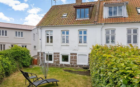 Alea - 200M from the Sea: Dak, Huis, Land Lot, Huis, Verblijf, Landgoed, Garden Gebouwen, Schaduw, Blokhut, Landscaping