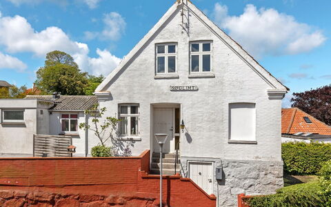 Alea - 200M from the Sea: Dak, Huis, Land Lot, Huis, Verblijf, Landgoed, Garden Gebouwen, Schaduw, Blokhut, Landscaping