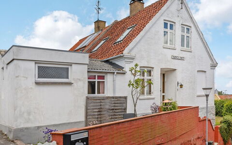 Alea - 200M from the Sea: Dak, Huis, Land Lot, Huis, Verblijf, Landgoed, Garden Gebouwen, Schaduw, Blokhut, Landscaping