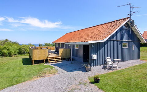 Voitto - 150M from the Sea: Dak, Huis, Land Lot, Huis, Verblijf, Landgoed, Garden Gebouwen, Schaduw, Blokhut, Landscaping