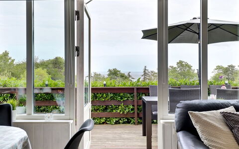 Voitto - 150M from the Sea: Dak, Huis, Land Lot, Huis, Verblijf, Landgoed, Garden Gebouwen, Schaduw, Blokhut, Landscaping