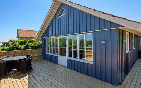 Voitto - 150M from the Sea: Dak, Huis, Land Lot, Huis, Verblijf, Landgoed, Garden Gebouwen, Schaduw, Blokhut, Landscaping