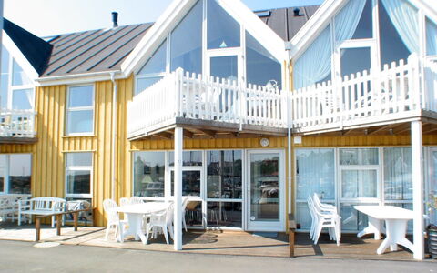 Frigg - 10M from the Sea: Hout, Huis, Verblijf, Huis, Dak, Landelijk Gebied, Siding, Blokhut, Garden Gebouwen, Hardwood