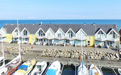 Frigg - 10M from the Sea: Hout, Huis, Verblijf, Huis, Dak, Landelijk Gebied, Siding, Blokhut, Garden Gebouwen, Hardwood