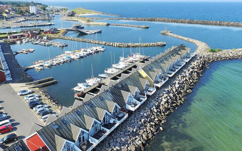 Frigg - 10M from the Sea: Hout, Huis, Verblijf, Huis, Dak, Landelijk Gebied, Siding, Blokhut, Garden Gebouwen, Hardwood
