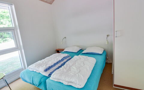 Dilan - 600M from the Sea: Hout, Slaapkamer, Verdieping, Bed, Interieur Ontwerp, Flooring, Huis, Laken, Meubilair, Bedding