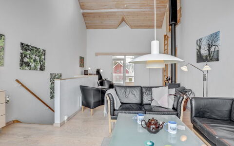 Halldora - 10M from the Sea: Interieur Ontwerp, Muur, Flooring, Hout, Plafond, Meubilair, Verdieping, Huis, Woonkamer, Bankstel