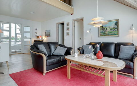 Otis - 10M from the Sea: Meubilair, Hout, Interieur Ontwerp, Plafond, Bankstel, Woonkamer, Flooring, Verdieping, Kamer, Tafel